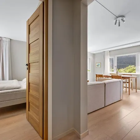 Mountain View & Balcony - Newly Renovated Apartmán