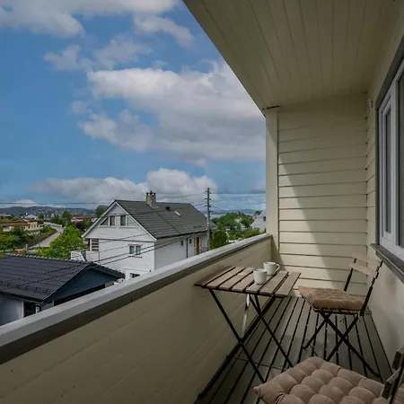 Apartamento Mountain View & Balcony - Newly Renovated
