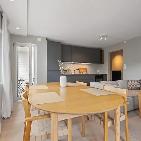 Mountain View & Balcony - Newly Renovated Apartamento *